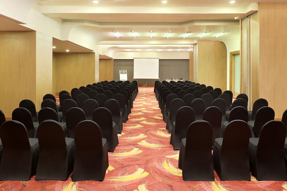 Mercure Bandung Nexa Supratman Exterior foto